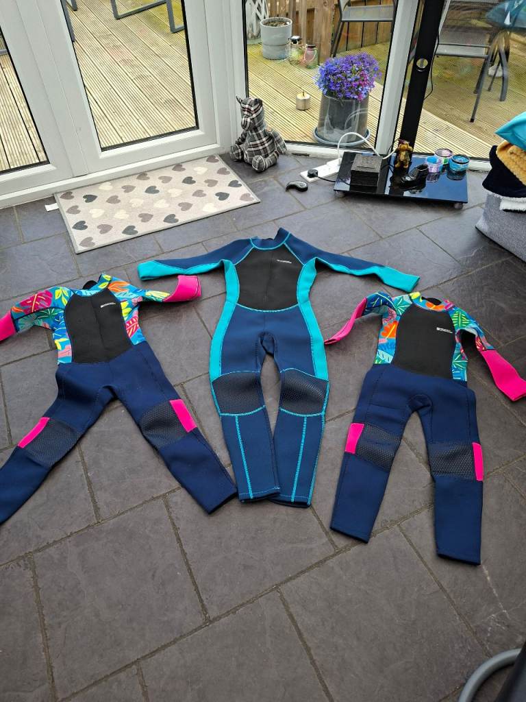 Kids wet suits
