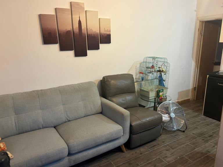 Immaculate 1 Bedroom Flat