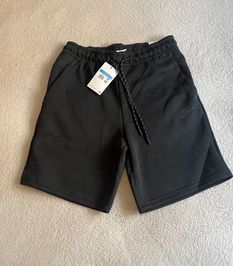 Black nike tech fleece shorts - Size M