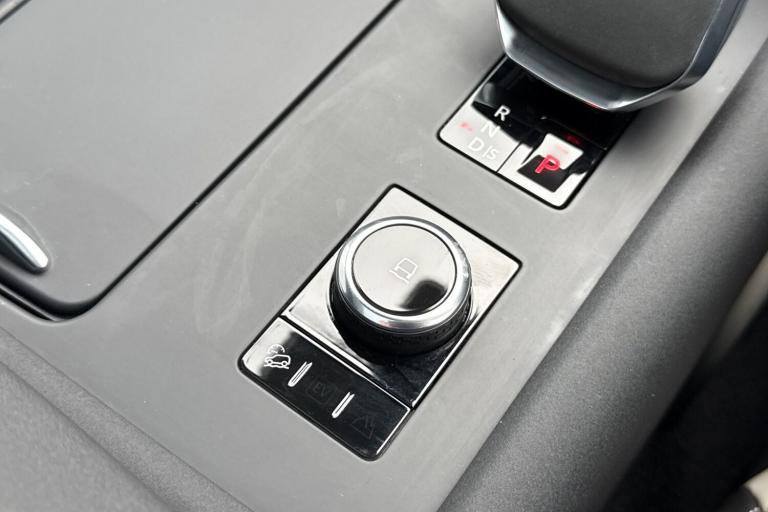 2024 Land Rover Discovery 3.0 D300 Dynamic HSE 5dr SUV DIESEL Automatic