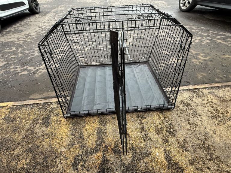 Dog crate / cage