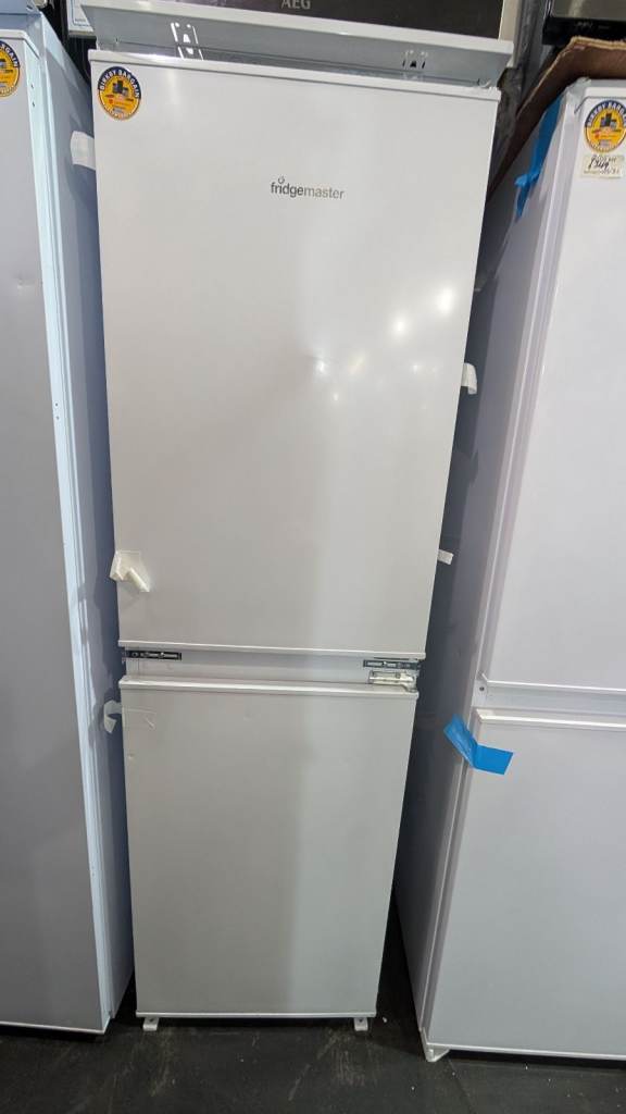 FRIDGEMASTER INTEGRATED 178CM FRIDGE FREEZER 50/50-233L CAPACITY-WINE RACK-FROST FREE-NEW GRADED