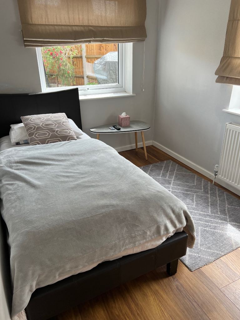 Single room to rent GU21