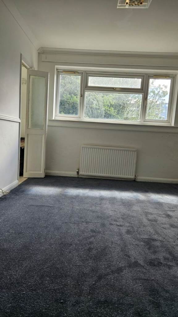 Spacious Double Room immediately Available for Rent 