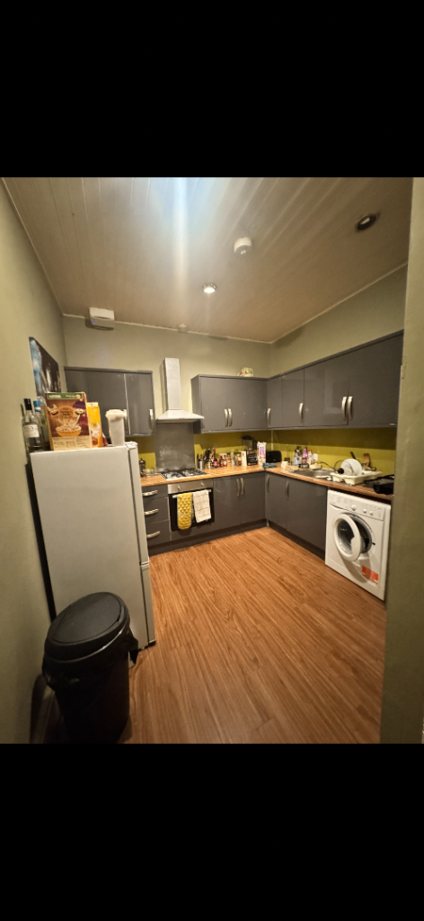 AVAILABLE ASAP double bed in student flat newington 