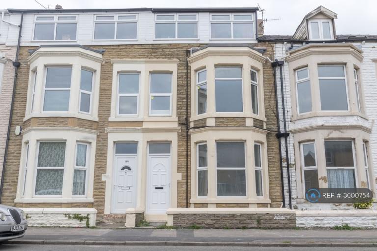 1 bedroom flat in Westminster Road, Morecambe, LA3 (1 bed) (#3000754)