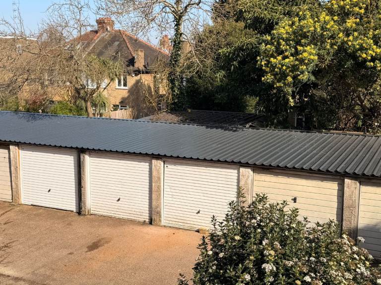 Lock up garage to let