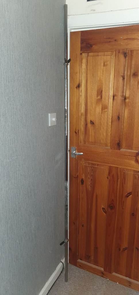 Standard 1 inch 7ft barbell with collars and pair of 15kg BodyMax cast iron weight plates