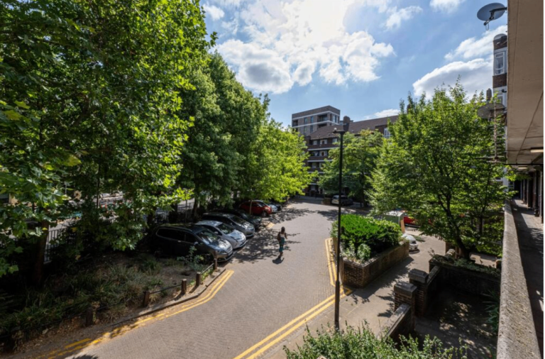 NEWLY REFURBISHED ROOMS TO RENT (DOUBLE BEDROOM) - WHITE CITY - LIFT - NEXT TO TUBE