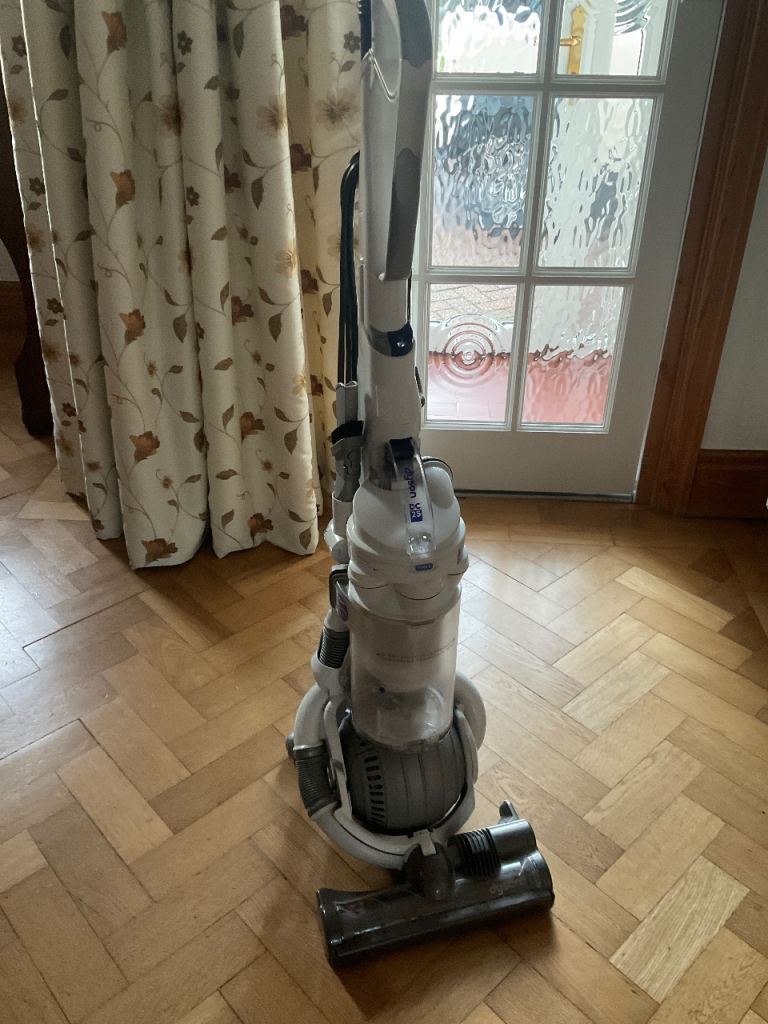 Dyson D C25 Vacuum cleaner