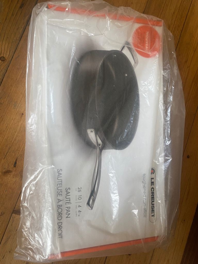 Brand New Unopened Le Creuset 26cm Non Stick Sautee Pan With Lid