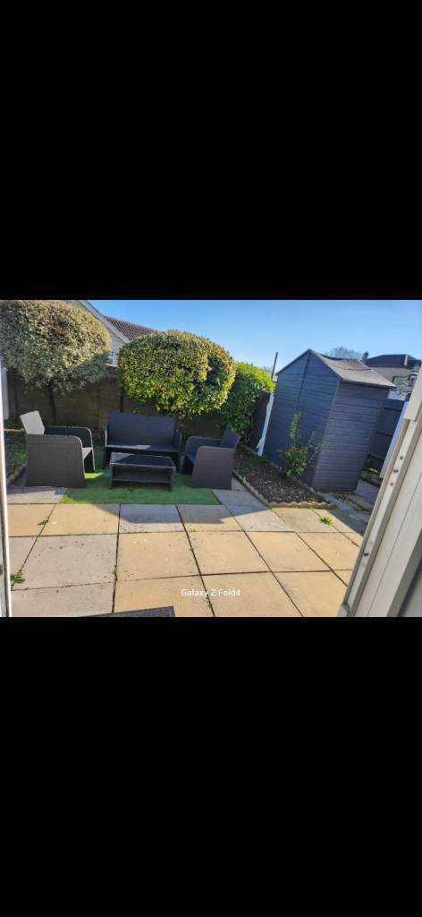 Three bed banglow on rent in bath