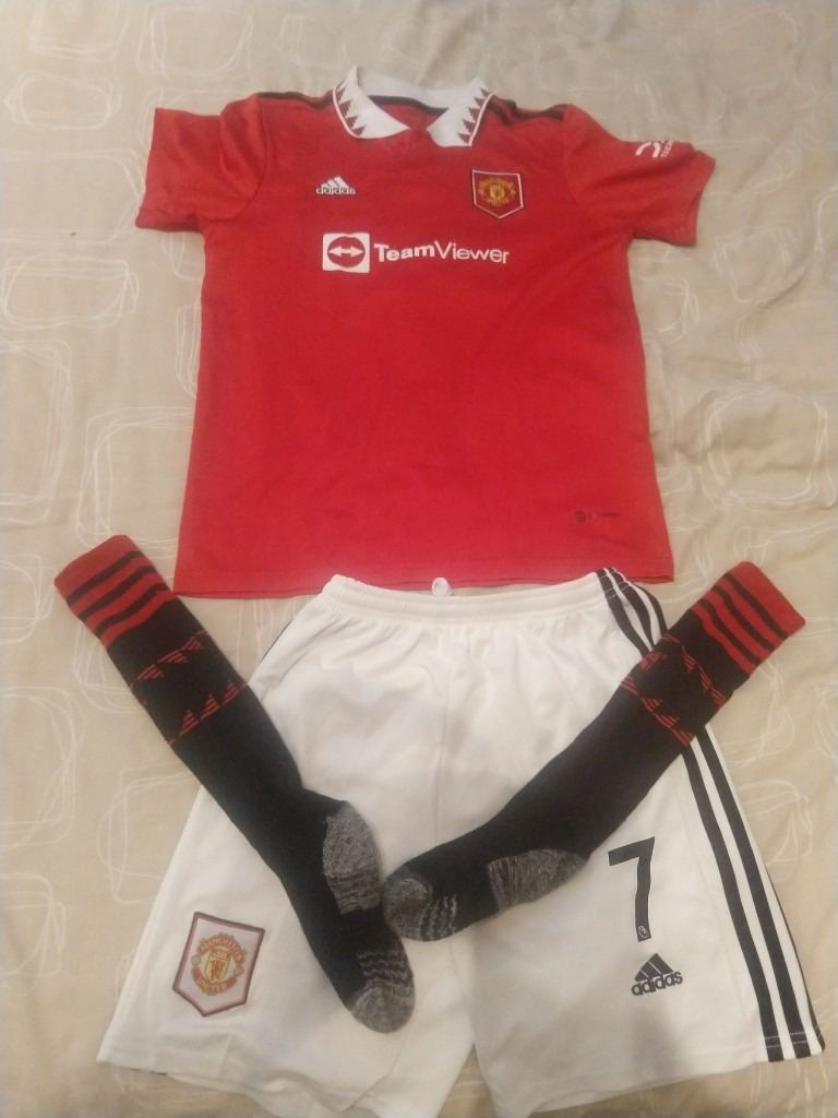  RONALDO Manchester United Home Kids Football Kit 22/23 Age 11-13 (Near Dungannon)