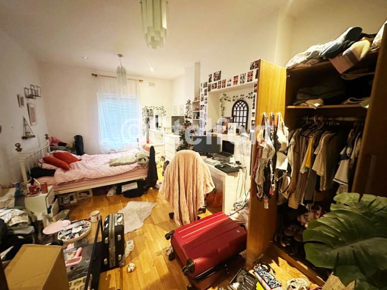 3 bedroom flat in College Place, London, NW1