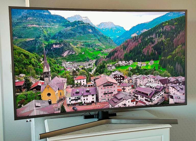 image for 50" SAMSUNG CURVED SMART 4K ULTRA HD HDR LED WIFI APPS TV FREEVIEW RC STAND - FREE DELIVERY