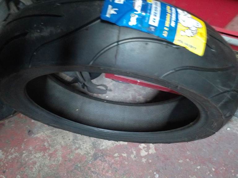 Rear tyre suit KTM 390 or similar bikes
