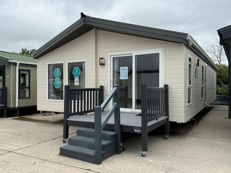 Willerby 3 Bed Twin Lodge - DG, CH, Ensuite Shower, Furniture - Offsite