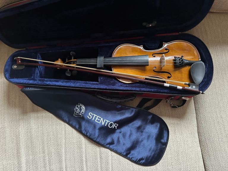 Beautiful Stentor 1/2 Violin with case, music stand and books