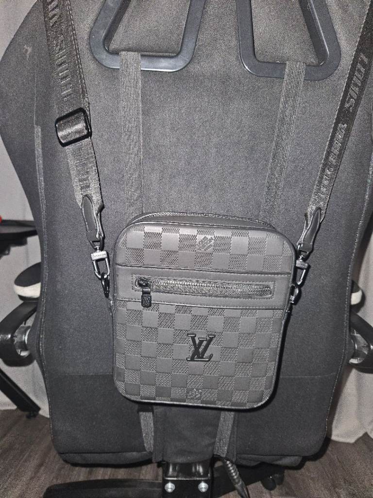Louis Vuitton Avenue PM Sling Bag in Damier Graphite canvas
