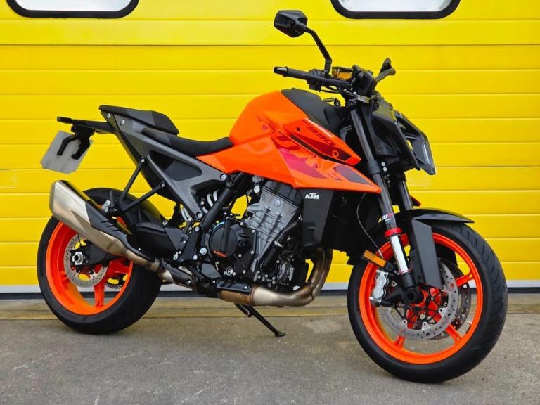 KTM Duke 990 DUKE! TECH PACK! FULL SERVICE HISTORY! MANUFACTURERS WARRANTY