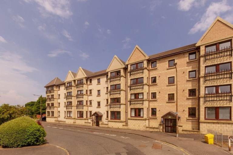 2 Bedroom Flat with Parking, West Bryson Road, Edinburgh 
