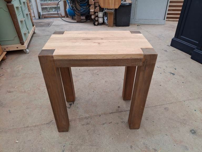 Small but Pretty Oak Side Table