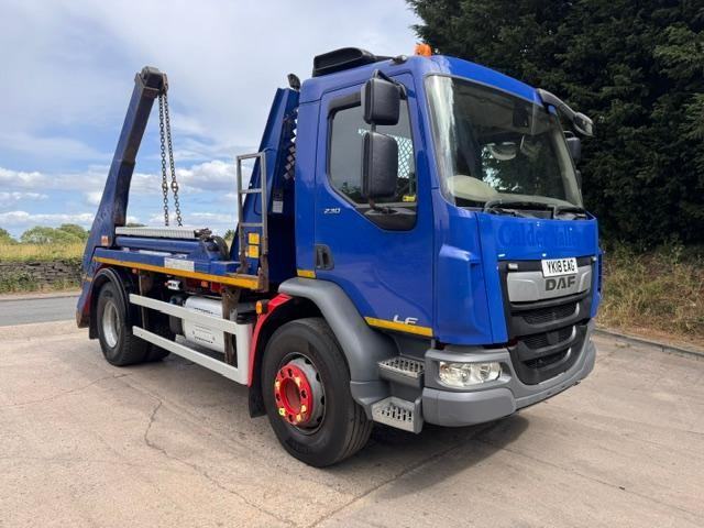 2018 18 DAF LF 230 Euro 6 Hyva extending arm skip loader