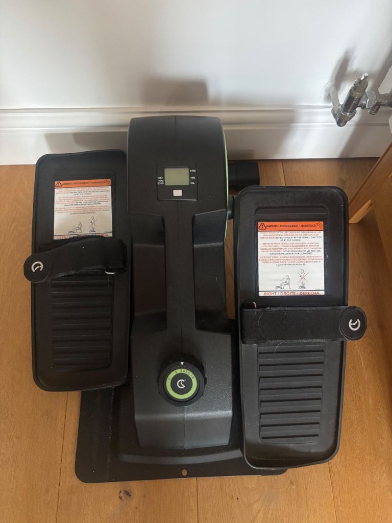 Compact seated elliptical