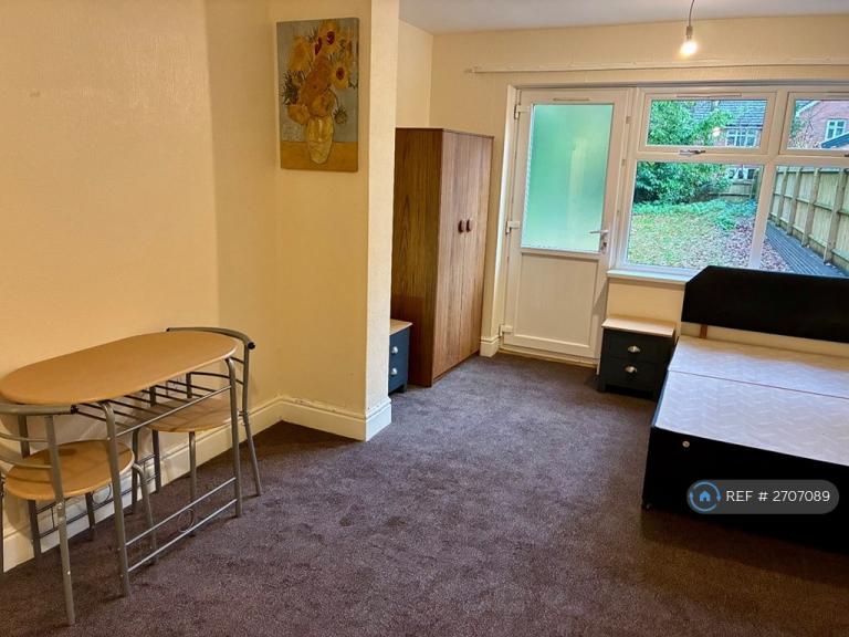 1 bedroom flat in Birmingham, Birmingham, B13 (1 bed) (#2707089)