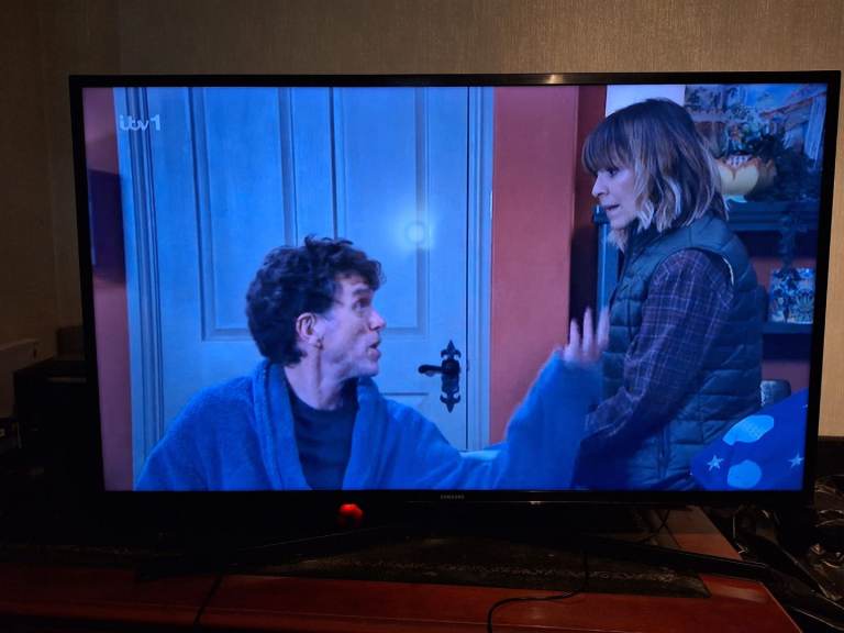 40" SAMSUNG UE40KU6000K SMART TV