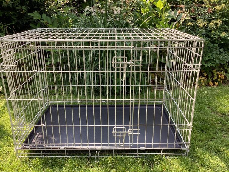 dog crate medium L90cm x W67cm x H64cm foldable for easy transport