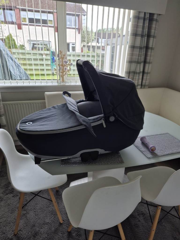 Maxi Cosi lie flat car seat. 