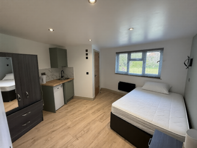 BENEFITS ACCEPTED - Studio Flat Available in Harmondsworth Hillingdon UB7