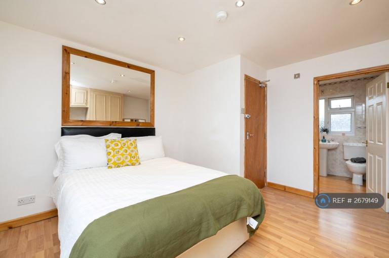 6 bedroom house in St. Margarets Road, Leamington Spa, CV31 (6 bed) (#2679149)