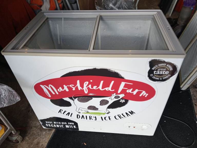 Ice-cream freezer for scoop or lollies.