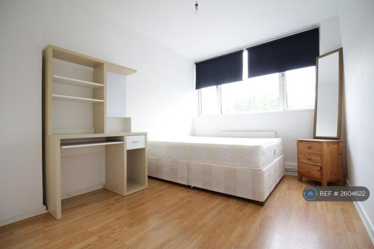 3 bedroom flat in Rowstock Gardens, London, N7 (3 bed) (#2604622)