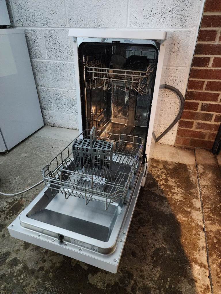 LOGIK Slimline Dishwasher " BRAND NEW "