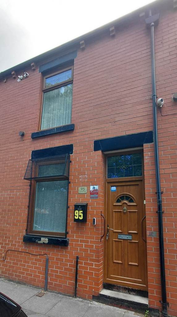 3 bedroom house available  immediately 