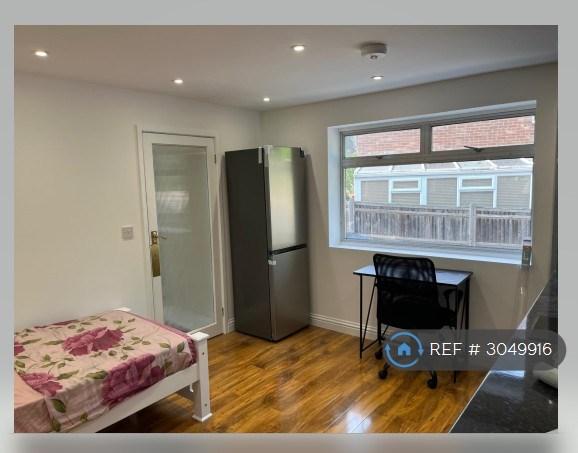 1 bedroom in Penn Crescent, Haywards Heath, RH16 (#3049916)