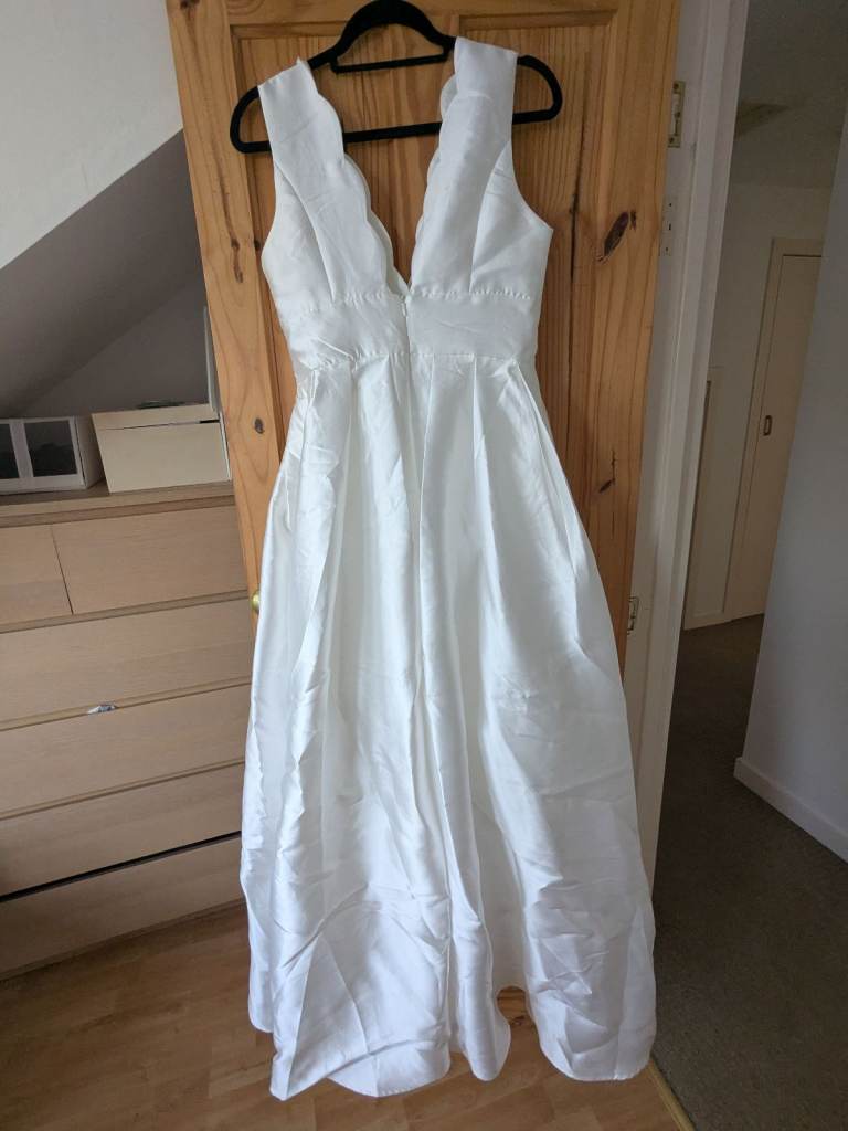 Scalloped neck twill wedding dress 