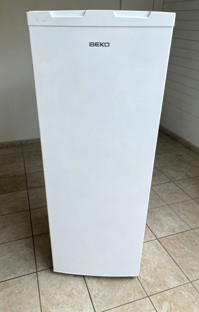 Beko Freestanding tall Fridge – White, Good Condition