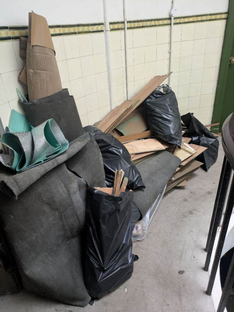 RELIABLE RUBBISH REMOVAL - HOUSE/GARAGE/GARDEN CLEARANCE - BINS EMPTIED - COUCH/MATTRESS UPLIFT