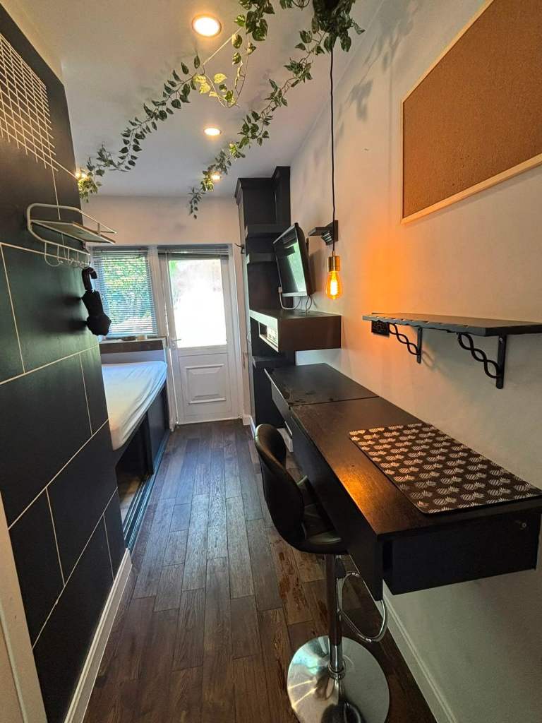 Spacious Self Contained Studio - Colindale