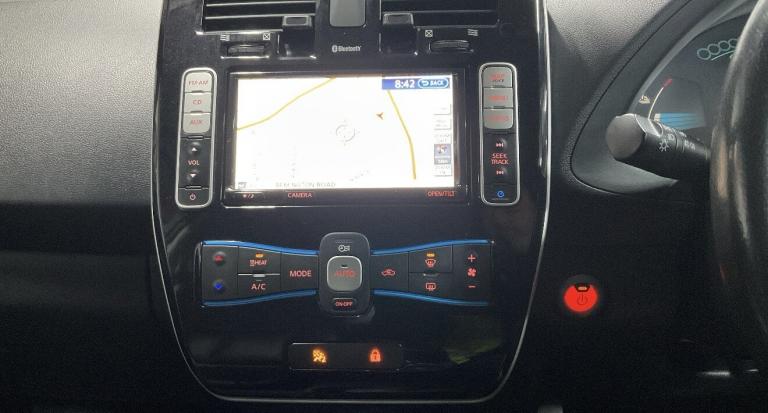 NISSAN LEAF 24kWh Tekna Electric Automatic White 5dr SATNAV+LEATHER+LOWMILES