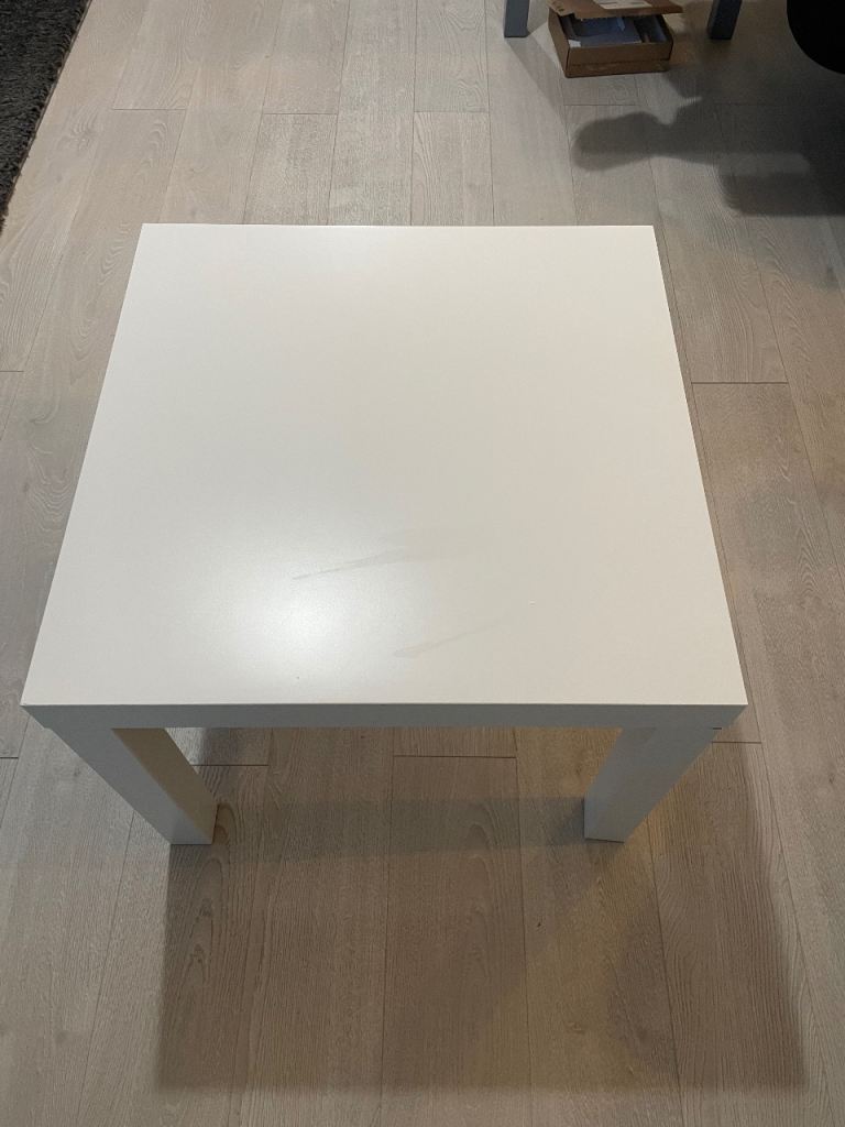 IKEA white coffee table £ 5