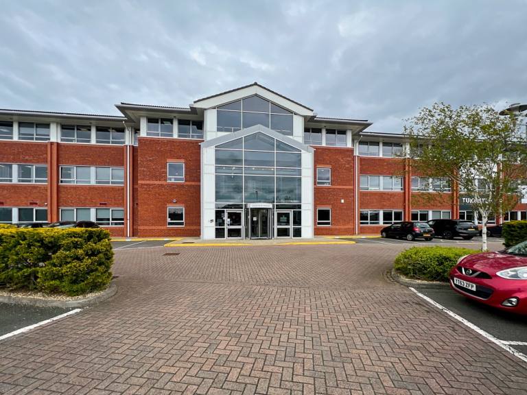 Leicester - LE19 1SY \ Office Space for 2 Workstations