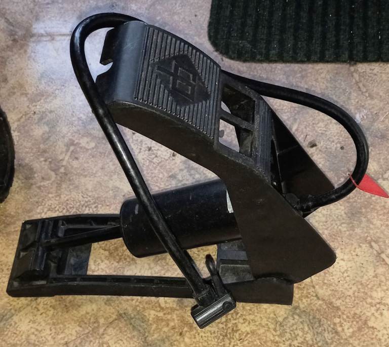1 X Foot Pump/Tyre Inflator