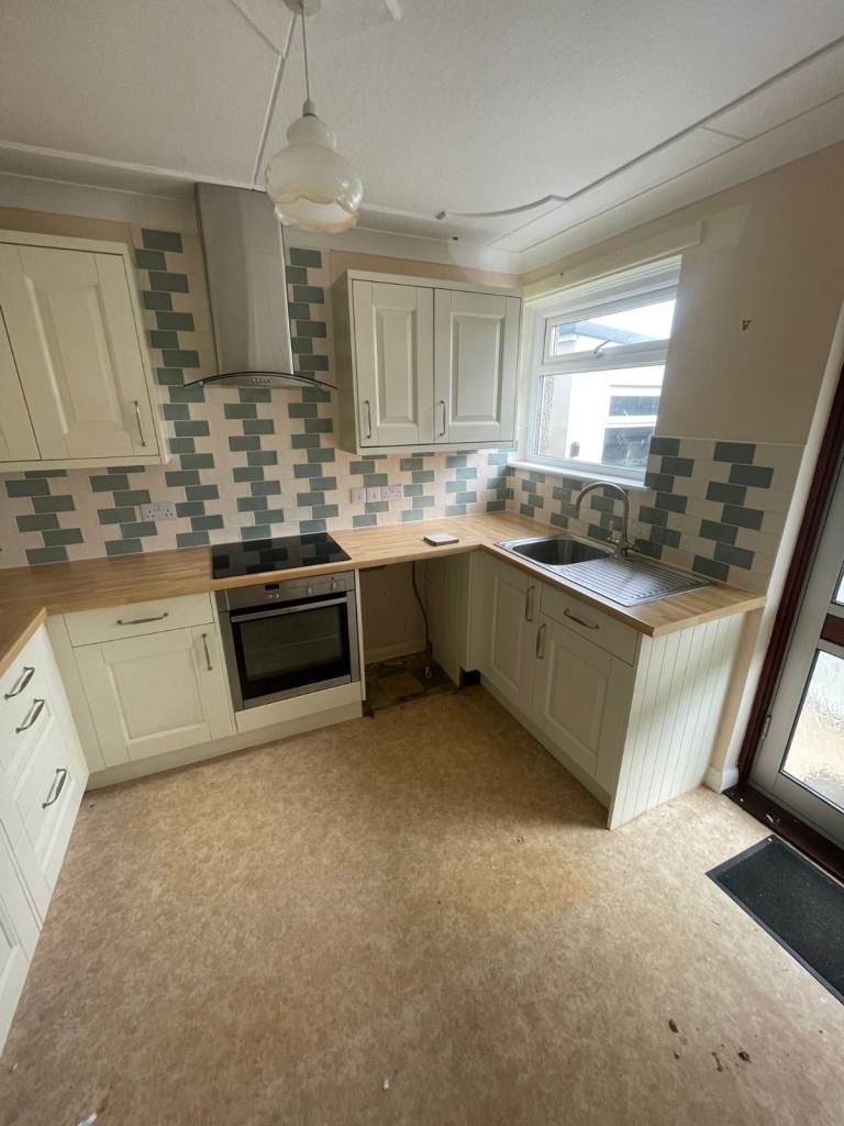 💥Revamp & Modernise Your Old Windows ✅ Kitchen ✅ Doors with a Upvc Paint Spray