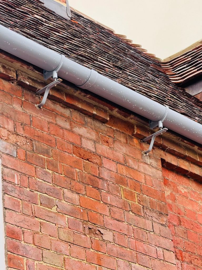 Gutter and roofline installers required 