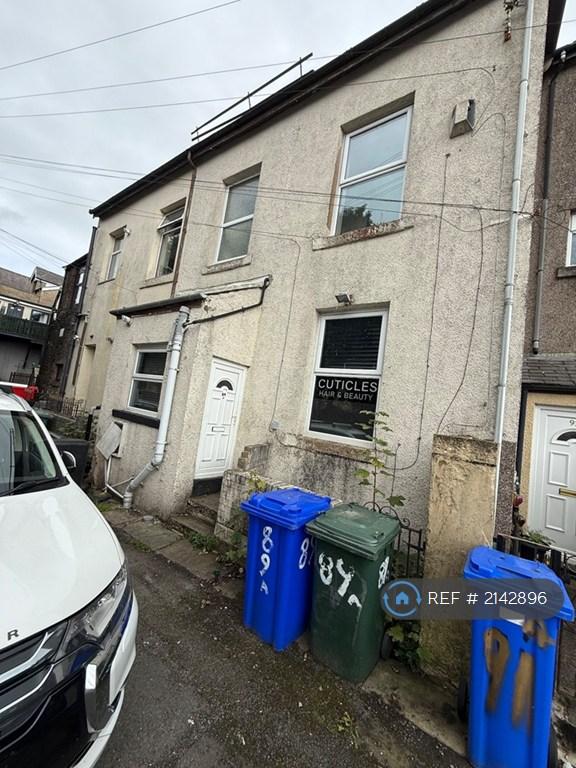 3 bedroom flat in Haslingden, Rossendale, BB4 (3 bed) (#2142896)